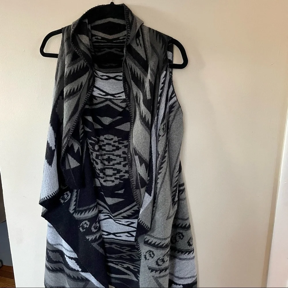 Aztec Print Sweater Vest - Picture 2 of 3